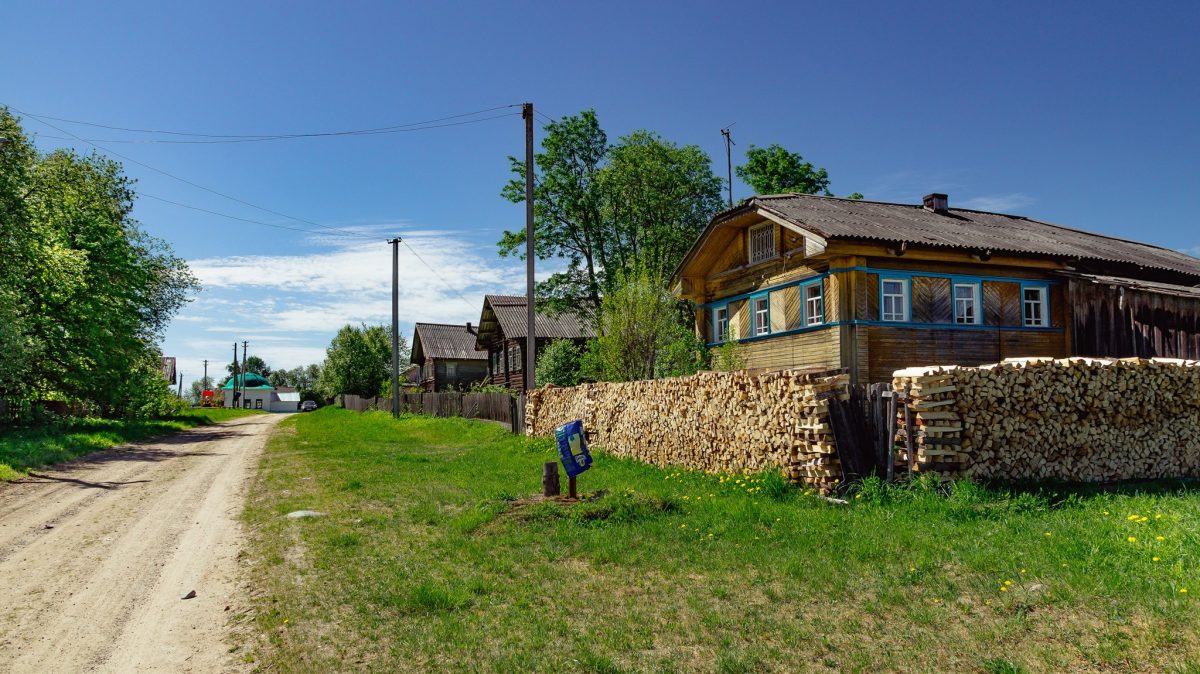 Люди переехавшие в деревню. Деревня. Сельские территории. Жители сельской местности. Современная деревня в России.